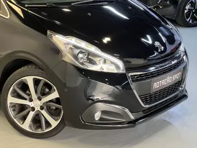 Peugeot 208 2016 - 9990 EUR, 99000 km - AUTO.MOTO.pt - 99000km - foto 26 de 46
