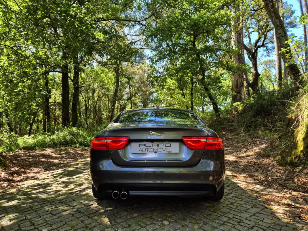 Jaguar XE 2015 - 14250 EUR, 184000 km - AUTO.MOTO.pt - 184000km - foto 8 de 23