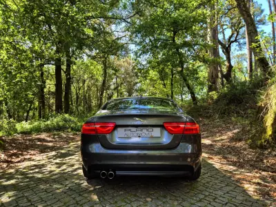 Jaguar XE 2015 - 14250 EUR, 184000 km - AUTO.MOTO.pt - 184000km - foto 8 de 23