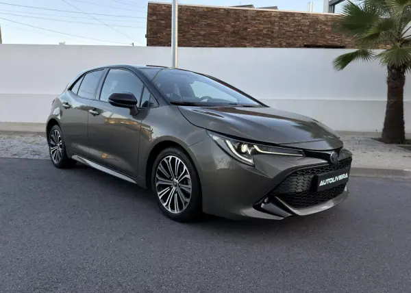 Toyota Corolla 1.8 Hybrid Square Collection 2020 Híbrido (Gasolina) — 147 558 km Toyota Corolla 1.8 Hybrid Square Collection 2020 Híbrido (Gasolina)