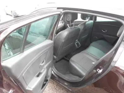 Renault Mégane 2013 - 9750 EUR, 218367 km - AUTO.MOTO.pt - 218367km - foto 9 de 17