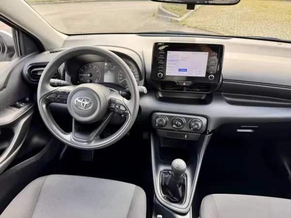 Toyota Yaris 2023 - 17990 EUR, 22000 km - AUTO.MOTO.pt - 22000km - foto 18 de 28