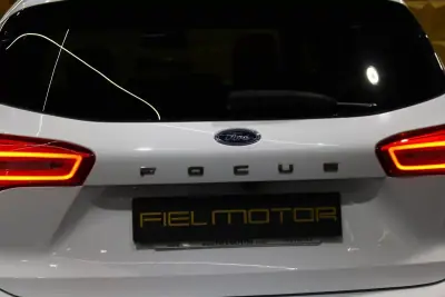 Ford Focus SW 2019 - 13900 EUR, 160000 km - AUTO.MOTO.pt - 160000km - foto 11 de 32