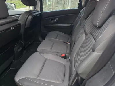 Renault Grand Scénic 2017 - 12750 EUR, 320000 km - AUTO.MOTO.pt - 320000km - foto 29 de 40