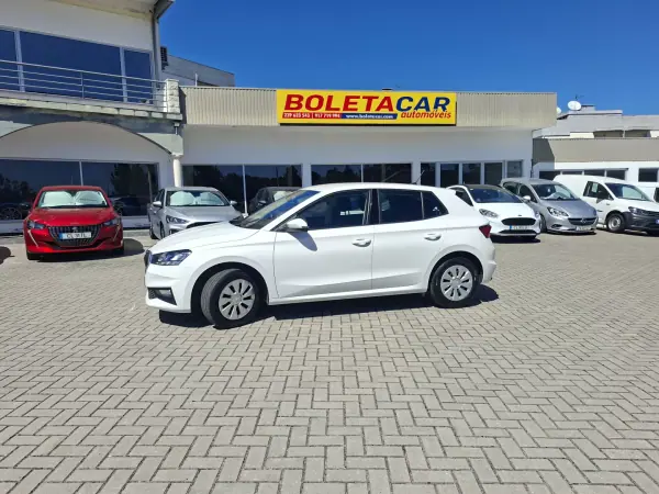 Skoda Fabia 1.0 MPI Ambition 2024 Gasolina — 40 500 km Skoda Fabia 1.0 MPI Ambition 2024 Gasolina