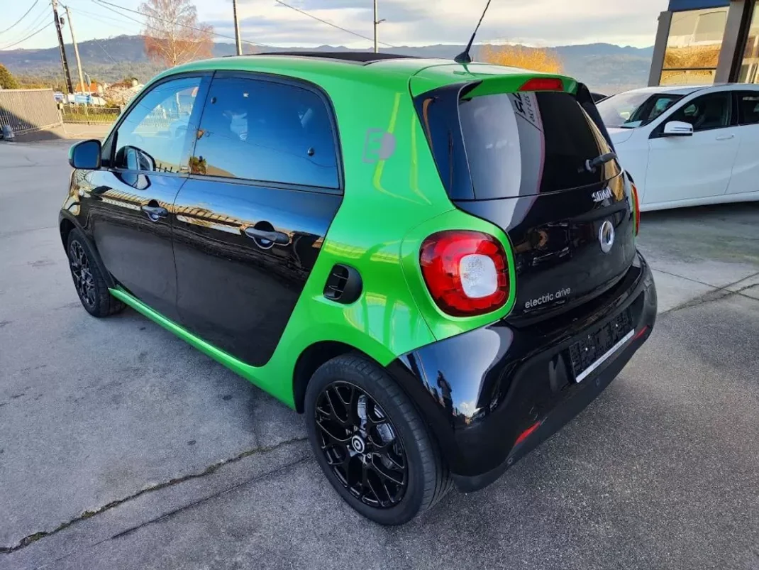 Smart ForFour 2017 - 13500 EUR, 44000 km - AUTO.MOTO.pt - 44000km - foto 12 de 46