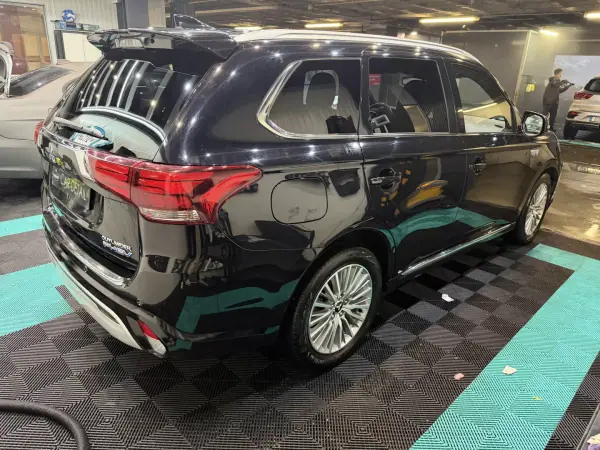 Mitsubishi Outlander 2020 - 24900 EUR, 63000 km - AUTO.MOTO.pt - 63000km - foto 3 de 14