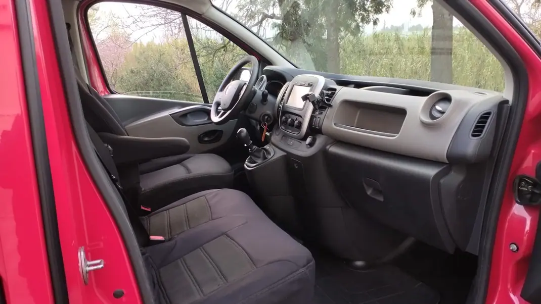 Renault Trafic 2016 - 9900 EUR, 208 km - AUTO.MOTO.pt - 208km - foto 9 de 11