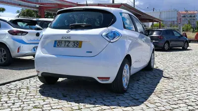 Renault Zoe 2017 - 8950 EUR, 117586 km - AUTO.MOTO.pt - 117586km - foto 4 de 8