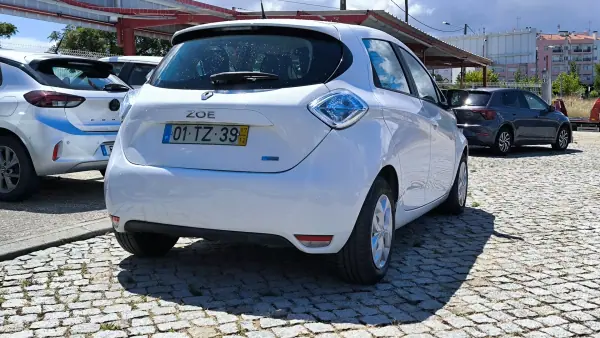 Renault Zoe 2017 - 8950 EUR, 117586 km - AUTO.MOTO.pt - 117586km - foto 4 de 8