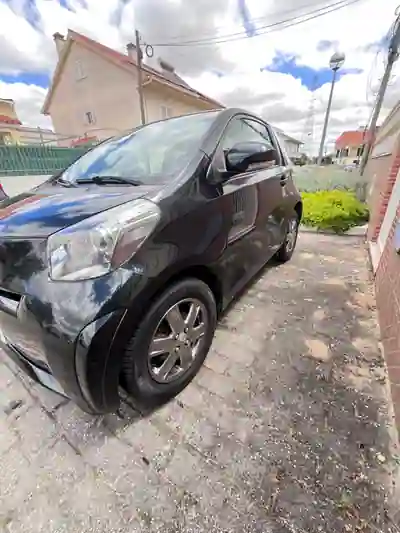 Toyota iQ 2010 - 3990 EUR, 250000 km - AUTO.MOTO.pt - 250000km - foto 5 de 6
