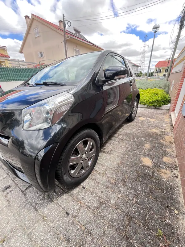 Toyota iQ 2010 - 3990 EUR, 250000 km - AUTO.MOTO.pt - 250000km - foto 5 de 6