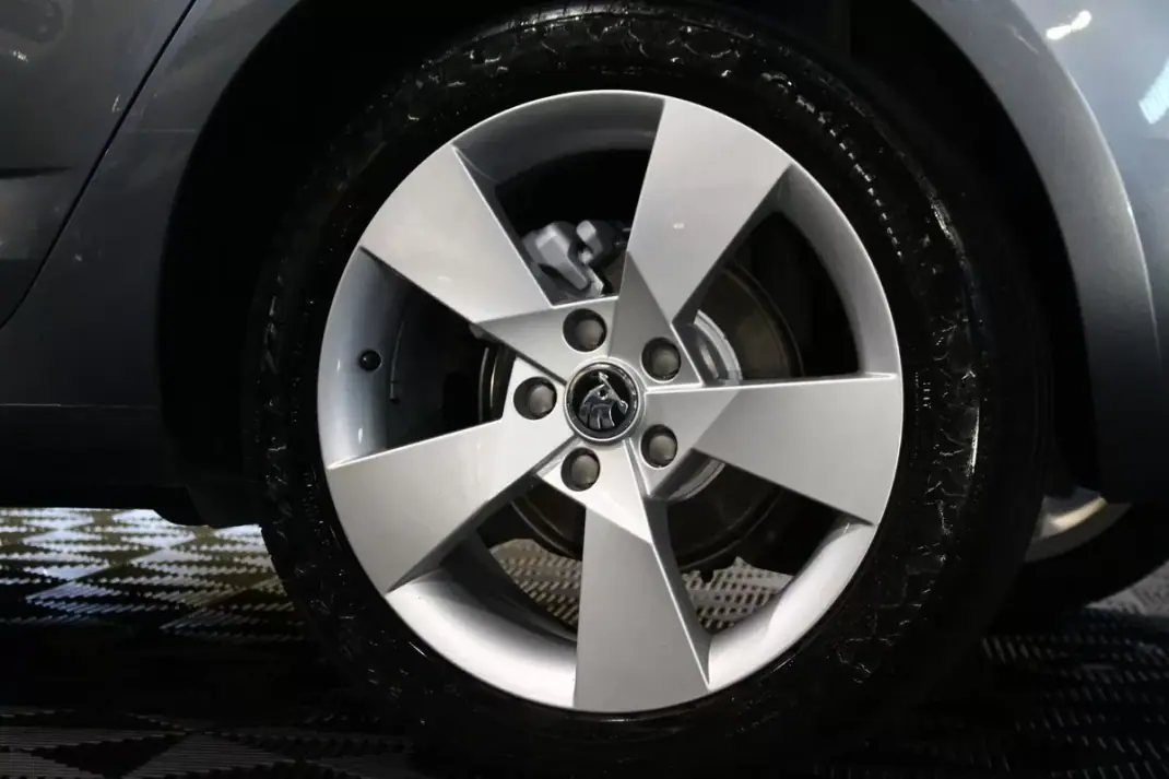 Skoda Octavia 2013 - 12740 EUR, 137350 km - 137350km - foto 4 de 26