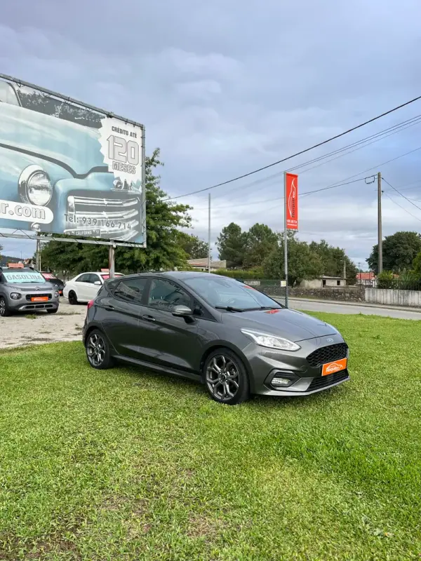Ford Fiesta 2018 - 15800 EUR, 33218 km - AUTO.MOTO.pt - 33218km - foto 7 de 12