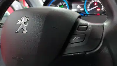 Peugeot 2008 2015 - 11490 EUR, 92490 km - AUTO.MOTO.pt - 92490km - foto 36 de 72