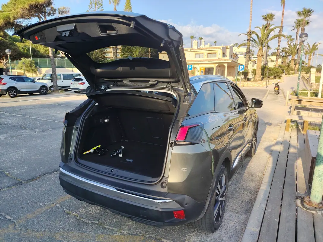 Peugeot 3008 2017 - 15000 EUR, 125000 km - AUTO.MOTO.pt - 125000km - foto 2 de 5