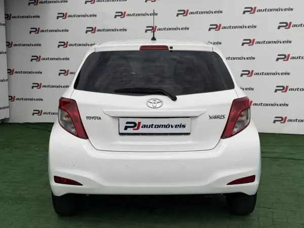 Toyota Yaris 2014 - 9990 EUR, 149000 km - AUTO.MOTO.pt - 149000km - foto 8 de 19