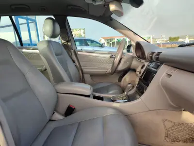 Mercedes-Benz C 220 2005 - 6900 EUR, 382000 km - AUTO.MOTO.pt - 382000km - foto 12 de 19