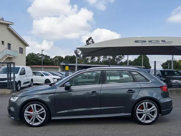 Audi A3 Sportback 2017 - 18990 EUR, 164000 km - AUTO.MOTO.pt - 164000km - foto 4 de 33