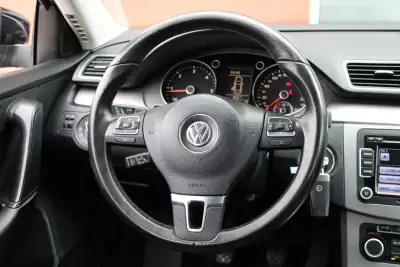 Volkswagen Passat 2011 - 10990 EUR, 174000 km - AUTO.MOTO.pt - 174000km - foto 19 de 30