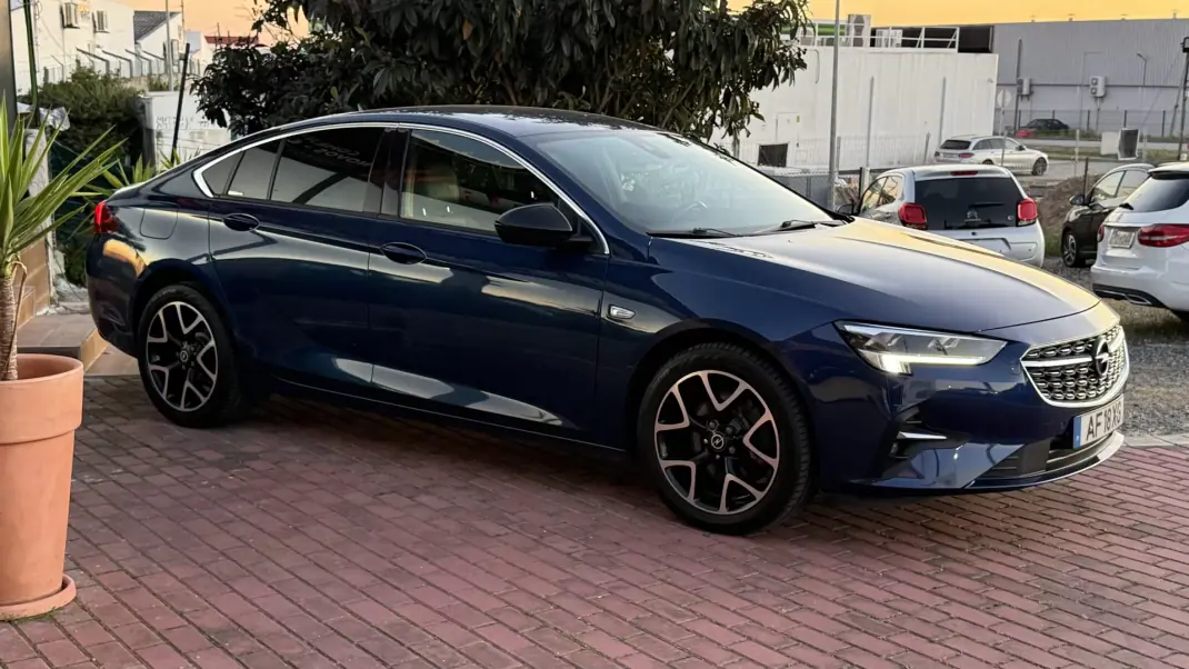Opel Insignia Grand Sport 2021 - 14990 EUR, 169000 km - AUTO.MOTO.pt - 169000km - foto 21 de 38