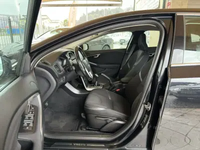 Volvo V40 2014 - 10950 EUR, 203325 km - AUTO.MOTO.pt - 203325km - foto 22 de 32