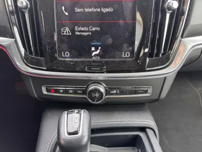 Volvo V90 2017 - 23750 EUR, 133014 km - AUTO.MOTO.pt - 133014km - foto 19 de 25