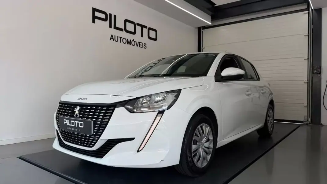 Peugeot 208 2021 - 12990 EUR, 57901 km - AUTO.MOTO.pt - 57901km - foto 1 de 23