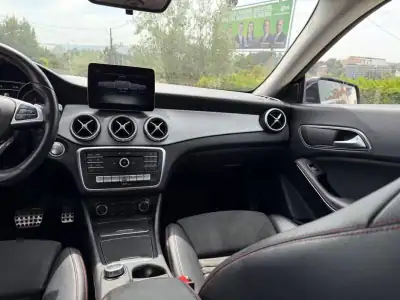 Mercedes-Benz CLA 180 2017 - 19999 EUR, 160000 km - AUTO.MOTO.pt - 160000km - foto 13 de 26