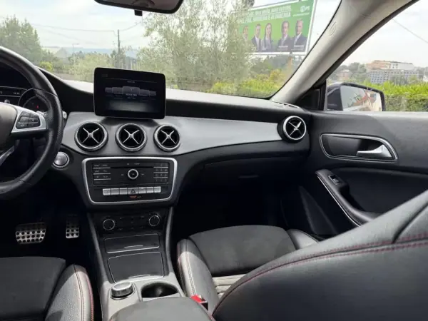 Mercedes-Benz CLA 180 2017 - 19999 EUR, 160000 km - AUTO.MOTO.pt - 160000km - foto 13 de 26