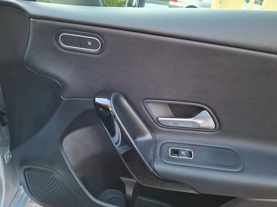 Mercedes-Benz A 200 2018 - 22500 EUR, 77000 km - AUTO.MOTO.pt - 77000km - foto 24 de 37