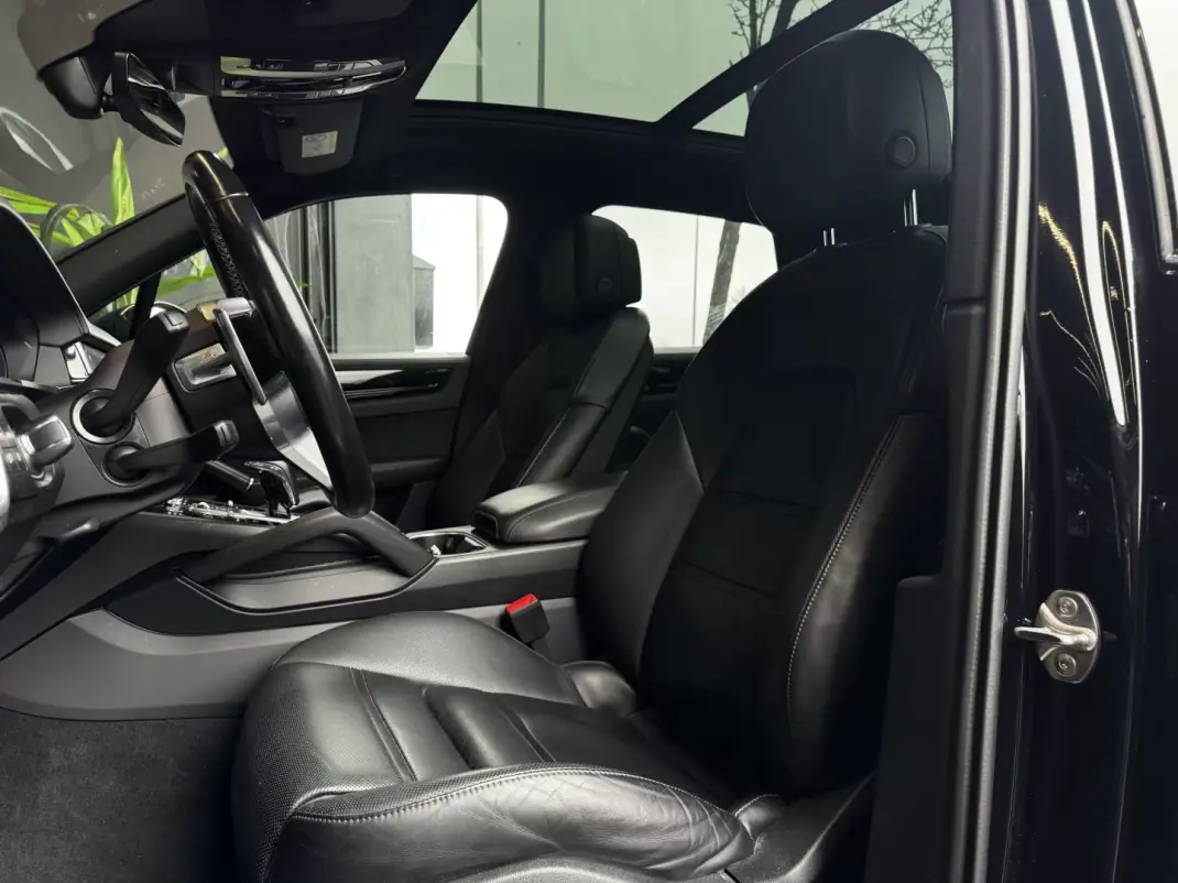 Porsche Cayenne 2021 - 74990 EUR, 85200 km - AUTO.MOTO.pt - 85200km - foto 32 de 37