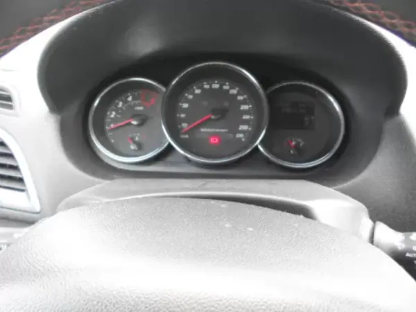 Renault Mégane 2013 - 9750 EUR, 218367 km - AUTO.MOTO.pt - 218367km - foto 14 de 17