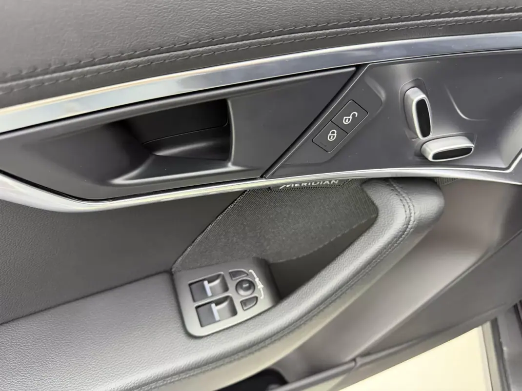 Jaguar F-Type 2018 - 48950 EUR, 57634 km - 57634km - foto 23 de 43