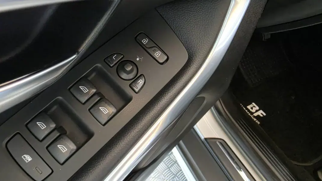 Volvo V40 Cross Country 2013 - 9900 EUR, 239930 km - AUTO.MOTO.pt - 239930km - foto 36 de 55
