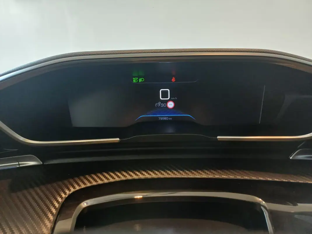 Peugeot 508 SW 2019 - 19500 EUR, 80000 km - AUTO.MOTO.pt - 80000km - foto 31 de 35