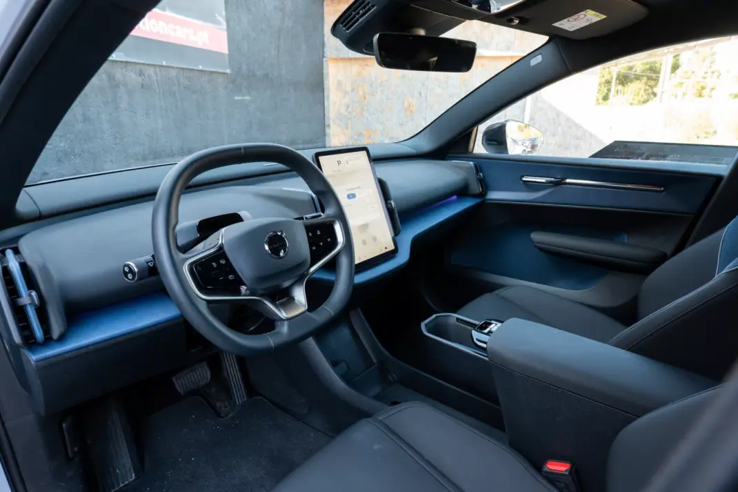 Volvo EX 30 2024 - 31900 EUR, 28000 km - AUTO.MOTO.pt - 28000km - foto 9 de 26