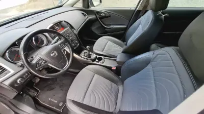 Opel Astra 2015 - 11500 EUR, 115000 km - AUTO.MOTO.pt - 115000km - foto 10 de 12