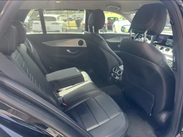 Mercedes-Benz E 300 2020 - 31947 EUR, 131000 km - AUTO.MOTO.pt - 131000km - foto 11 de 20