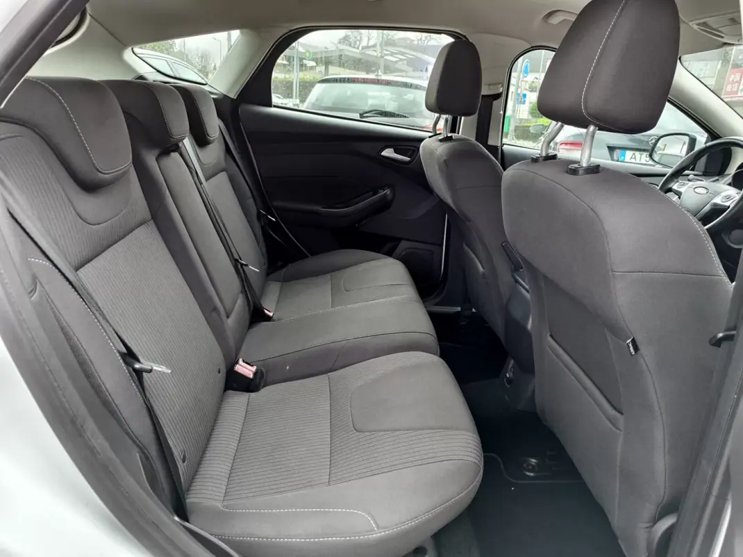 Ford Focus 2015 - 9250 EUR, 134990 km - AUTO.MOTO.pt - 134990km - foto 10 de 18