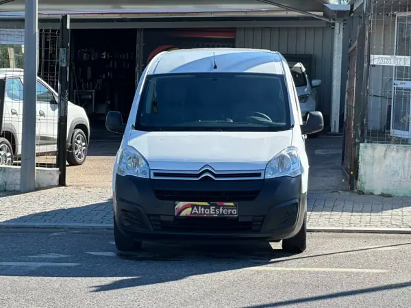 Citroën Berlingo 2016 - 12900 EUR, 101818 km - AUTO.MOTO.pt - 101818km - foto 9 de 27