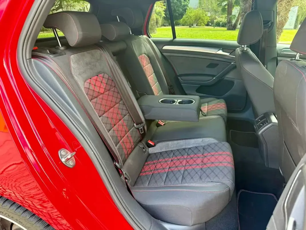 Volkswagen Golf 2019 - 31990 EUR, 110300 km - AUTO.MOTO.pt - 110300km - foto 12 de 38
