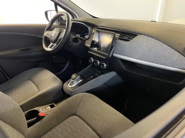 Renault Zoe 2020 - 13990 EUR, 145000 km - AUTO.MOTO.pt - 145000km - foto 7 de 52