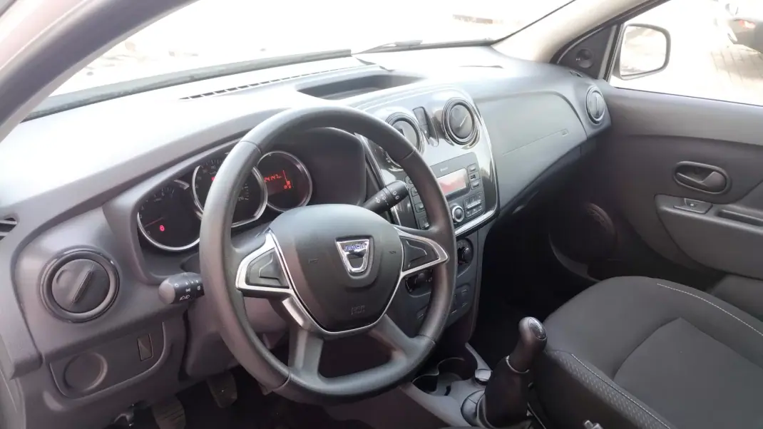 Dacia Sandero 2019 - 8950 EUR, 124000 km - AUTO.MOTO.pt - 124000km - foto 15 de 34