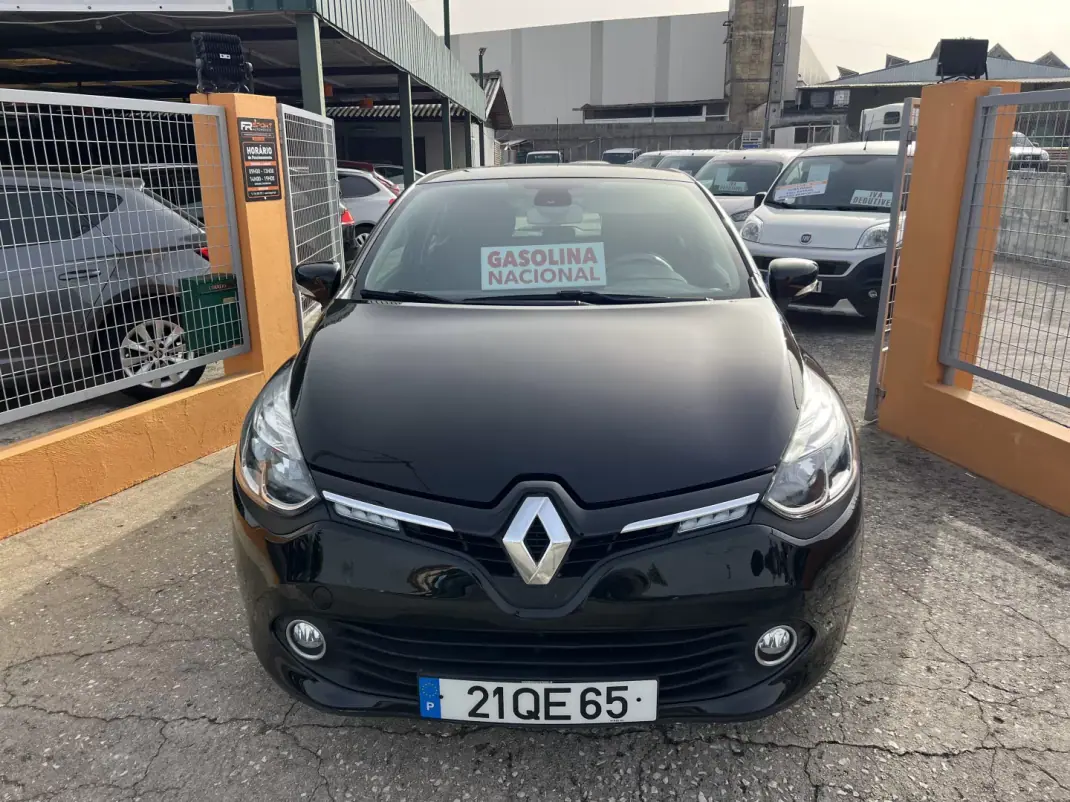 Renault Clio 2015 - 8250 EUR, 73635 km - AUTO.MOTO.pt - 73635km - foto 5 de 12