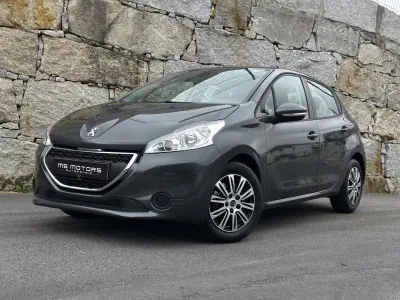 Peugeot 208 2015 - 7990 EUR, 73000 km - AUTO.MOTO.pt - 73000km - foto 2 de 51