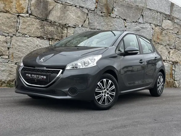 Peugeot 208 2015 - 7990 EUR, 73000 km - AUTO.MOTO.pt - 73000km - foto 2 de 51