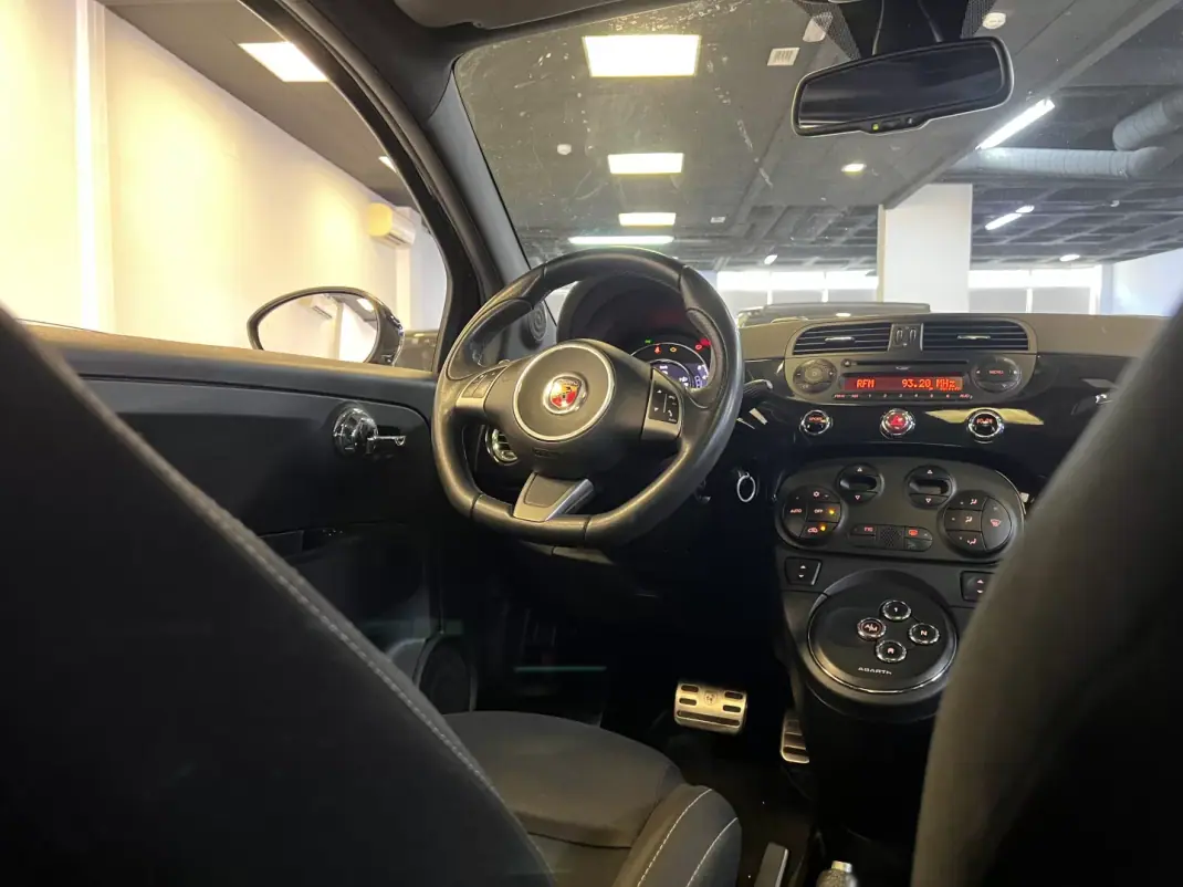 Abarth 500 2016 - 15990 EUR, 90000 km - 90000km - foto 16 de 48