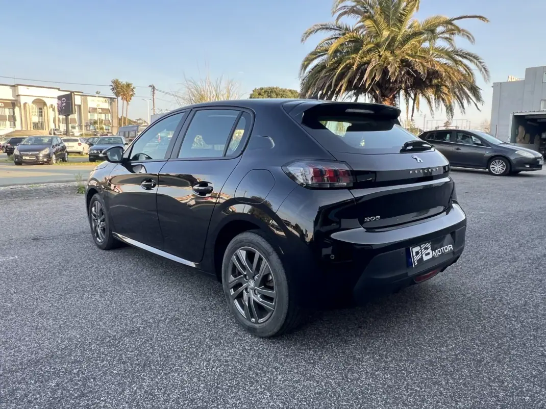 Peugeot 208 2022 - 14990 EUR, 178000 km - AUTO.MOTO.pt - 178000km - foto 4 de 15