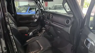 Jeep Gladiator 2021 - 62900 EUR, 117383 km - 117383km - foto 49 de 53